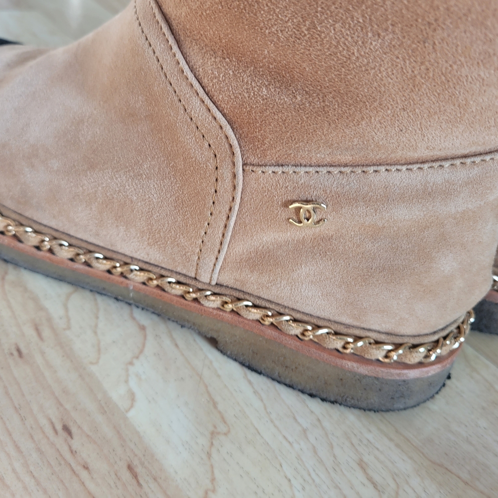 Tan and Black Women's Boots - Picture 8 of 9